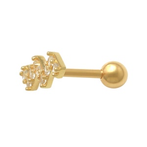 K&ouml;nnte beinhalten: Goldfarbener Ohrstecker mit einer kleinen Kugel an einem Ende und einem geometrischen Design mit klaren Zirkonia-Steinen am anderen Ende.