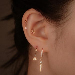 14Kゴールドダガースタッドイヤリング、ソリッドゴールドシングルイヤリング、剣型軟骨ピアス18G 画像 3