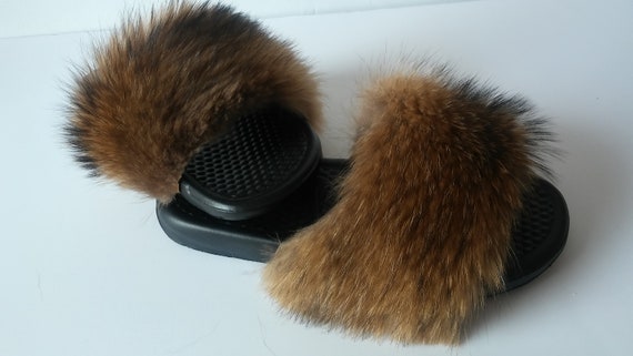 nike fluffy slippers