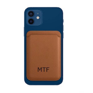 Titular de identificación de billetera magnética de cuero PU Magsafe personalizado para la serie iPhone, nombre de las iniciales de la cubierta del teléfono personalizado o cualquier texto