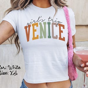 ヴェネツィア イタリア ヴェネツィア カリフォルニア ベビー T シャツ、ぴったりフィット、女子旅 T シャツ、お揃いシャツ、グループ T シャツ、友達旅行、トレンディな夏