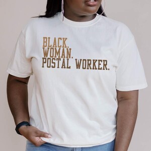 Camiseta de trabajador postal negro, regalos de cartero, regalos de graduación, camiseta de historia negra, camiseta de mujer negra educada, camiseta para mujer