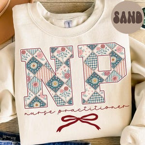 Sudadera de retazos para enfermera practicante, nueva camiseta de NP, cuello redondo de agradecimiento a enfermeras registradas, regalo, cuello redondo de vida de enfermera, estudiante