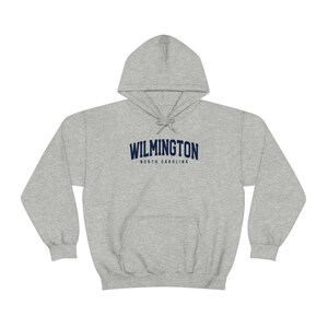 Regalos de Wilmington, Carolina del Norte, sudadera con capucha, jersey divertido, sudadera con capucha, para él o para ella, suéter unisex imagen 4