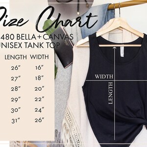 Puede incluir: Tabla de tallas para un tanque unisex negro. La tabla muestra las medidas de longitud y ancho en pulgadas para las tallas XS, S, M, L, XL y 2X.