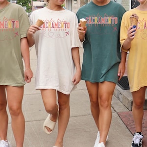 サクラメント カリフォルニア シャツ、女子旅行 T シャツ、女子旅行記念品シャツ、バケーション T シャツ、マッチング グループ T シャツ、友達旅行、T シャツ