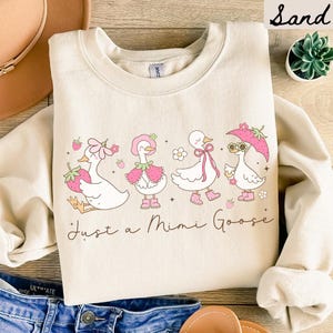 Mimi Sweatshirt, Grandma Shirt, New Grandma Crewneck, Mothers Day, Strawberry Crew Neck, Summer Gifts