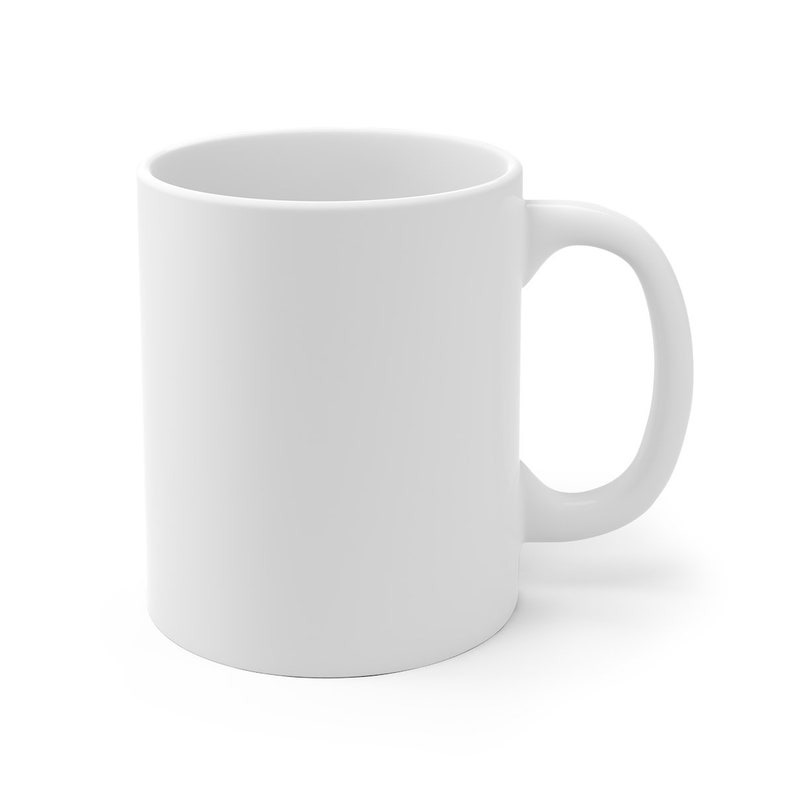 Puede incluir: Una taza de cer&aacute;mica blanca lisa con asa. La taza est&aacute; vac&iacute;a y lista para llenarse con una bebida caliente.