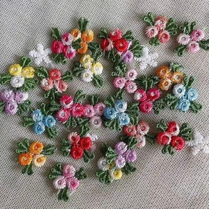 8 colori mini fiori ricamati appliques, minuscolo floreale cucire su applique patch, per artigianato, accessori fai da te