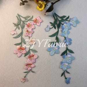 Toppa ricamata con fiori di prugna rosa/blu/viola, da stirare/cucire, per creazioni artigianali, stemmi applicati, vestiti, abiti, cappelli, jeans