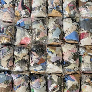 Ritagli di tessuto quadrati da 3,5 pollici per quilting, confezione di ritagli di tessuto, quilting sostenibile, briciole di stoffa, confezione di ritagli di tessuto + confezione di accessori per cucire