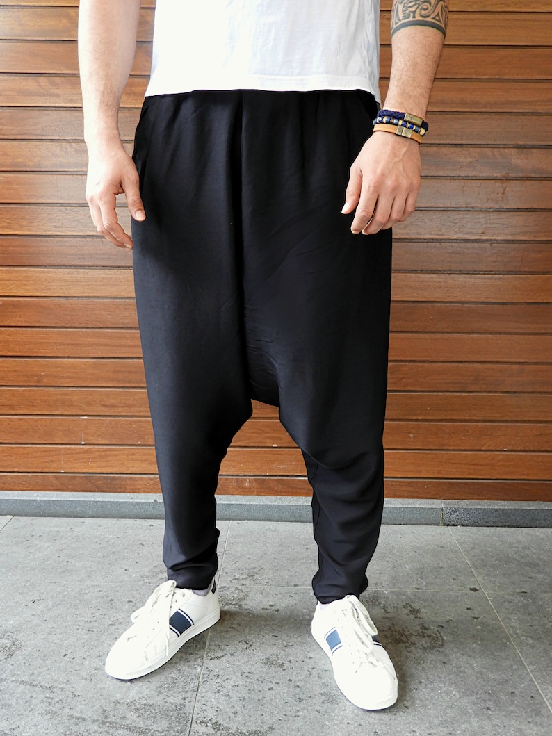 Sarouel haut fait main pour homme : mélange de coton noir avec entrejambe bas image 2