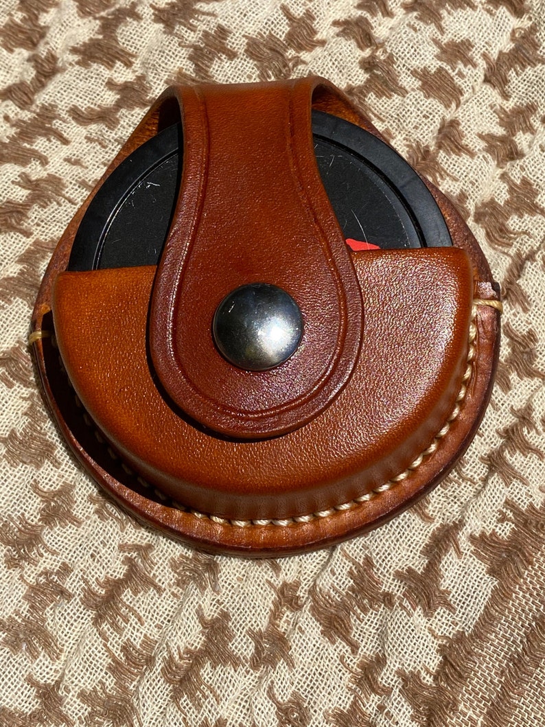 Swedish SNUS or ZYN dip can holder holster with belt clip made of hand-stitched natural full grain leather in traditional or fashion colors. image 3