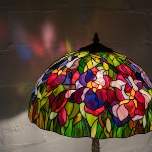 Iris stained glass flower lamp