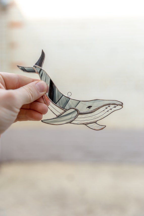 ステンドグラスのクジラのサンキャッチャー、親友へのクリスマス