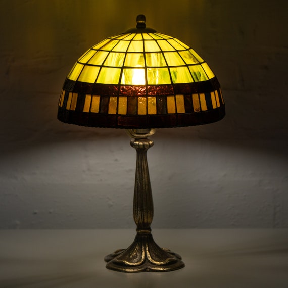 ステンドグラスランプ 6周年記念ギフト モダンなステンドグラス