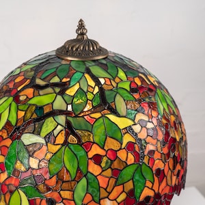 vibrant colors of the stained glass lamp