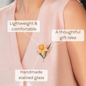 Stained glass daffodil brooch infographic showing handmade glass jewelry, lightweight floral pin and thoughtful gift idea.