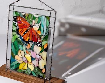花に囲まれたオオカバマダラ ヴィンテージ ステンドグラス 花と蝶々 モナーク蝶のステンドグラスの飾り メリークリスマスギフト 蝶の