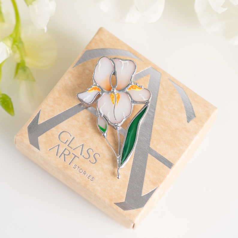 Iris jewelry made of stained glass