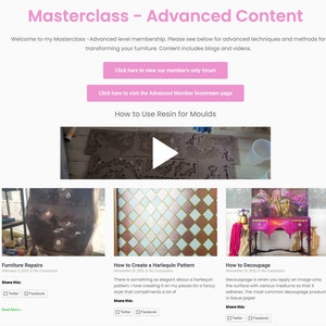 K&ouml;nnte beinhalten: Website-Screenshot, das eine Meisterklasse f&uuml;r M&ouml;belrestaurierung zeigt. Die Website zeigt eine Videovorschau zur Verwendung von Harz f&uuml;r Formen sowie drei Blogbeitr&auml;ge zu M&ouml;belreparaturen, dem Erstellen eines Harlekinmusters und der Serviettentechnik.