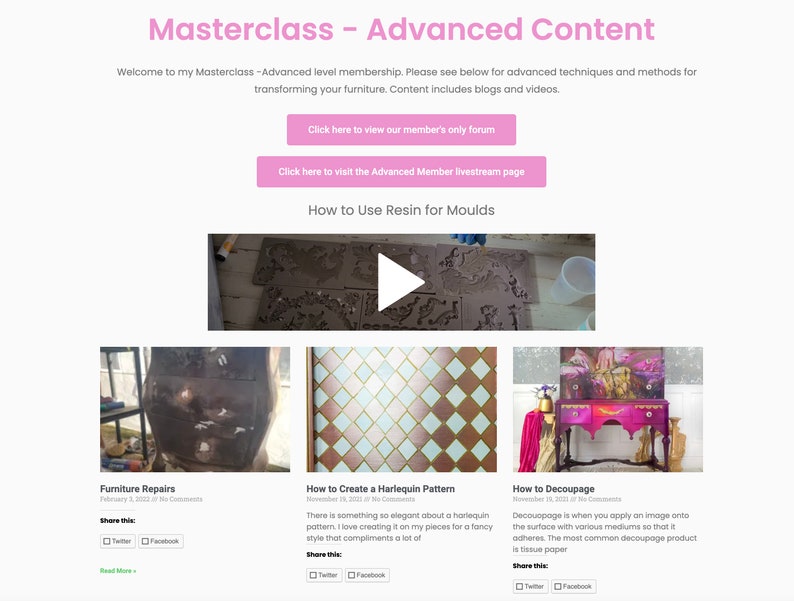 K&ouml;nnte beinhalten: Website-Screenshot, das eine Meisterklasse f&uuml;r M&ouml;belrestaurierung zeigt. Die Website zeigt eine Videovorschau zur Verwendung von Harz f&uuml;r Formen sowie drei Blogbeitr&auml;ge zu M&ouml;belreparaturen, dem Erstellen eines Harlekinmusters und der Serviettentechnik.
