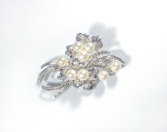 Pearl Jewelry | Natural | Mikimoto | Brooch | Pin | Oriental | 18 kt White Gold | Wedding | Jewelry