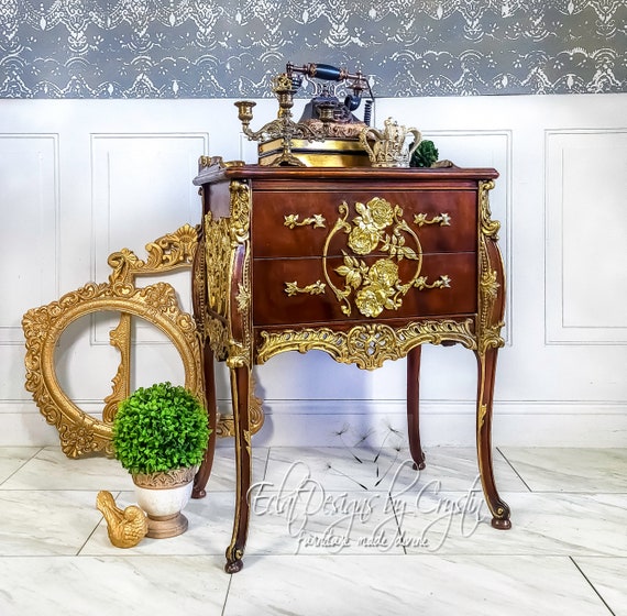 Mahogany Rococo Side Table: Ornate European Baroque Wood Accent Table