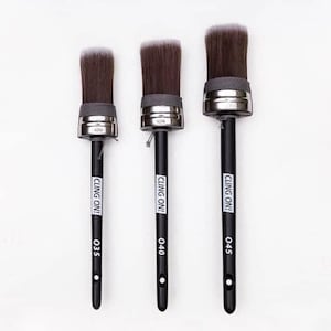 May include: Three round paint brushes with black handles and dark brown bristles. The brushes have silver metal ferrules and are labeled with the text "CLING ON!" and size numbers 035, 040, and 045. The background is white.