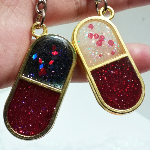 Yami Kawaii Yume Kawaii Menhara Pill Keychain Cute Blood Pill Resin Open Bezel Black Red Anime Keychain Pill Capsule Nurse Charm