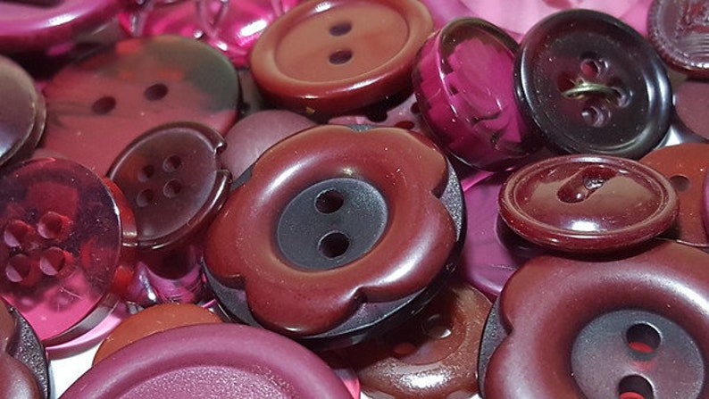 Lot 100 Mixed Assorted BURGUNDY WINE PLUM Vintage /& Newer Wholesale Bulk Buttons Home Schooling Learning Kids Craft Free Shipping