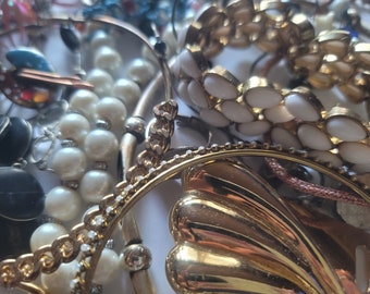 1 Pound LB Wearable Vintage to Modern Jewelry Random Lot Unsearched Untested Necklaces Rings Bracelets Earrings Brooches Pins FREE Shipping