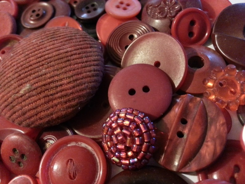Lot 100 Mixed Assorted BURGUNDY WINE PLUM Vintage /& Newer Wholesale Bulk Buttons Home Schooling Learning Kids Craft Free Shipping