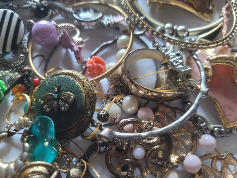 1 Pound Vintage to Modern Broken Jewelry Lot Harvest DIY - Etsy