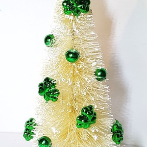 5&quot; Tall St PATRICK&#39;S DAY Ivory White w/ Green Metallic Clovers Miniature Sisal Bottle Brush Trees Bulk Crafts Free Shipping