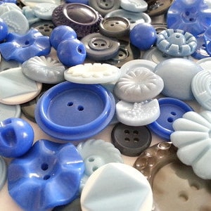 Lot 100 Mixed Assorted BLUE Vintage & Newer Wholesale Bulk Buttons Craft Buttons Kid&#39;s Home Schooling Learning Free Shipping