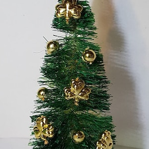 5&quot; Tall St PATRICK&#39;S DAY Dark Green w/ Gold Metallic Clovers Miniature Sisal Bottle Brush Trees Bulk Crafts Free Shipping