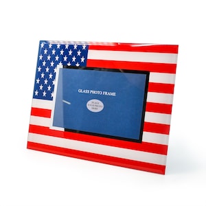 Glass American Flag Picture Frame - Patriotic Décor to Showcase Your Cherished Moments