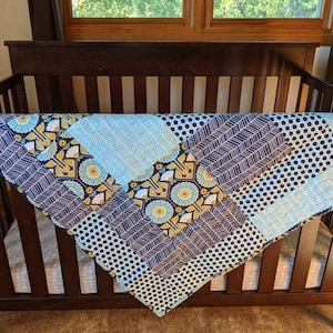 Twisted Fours Baby Crib Quilt Pattern (.PDF)