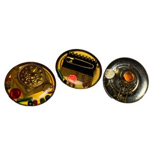 Vtg 80s Lot Of 3 Treasure Junque Buttons Charms Keys Deco Lucite Resin Unique