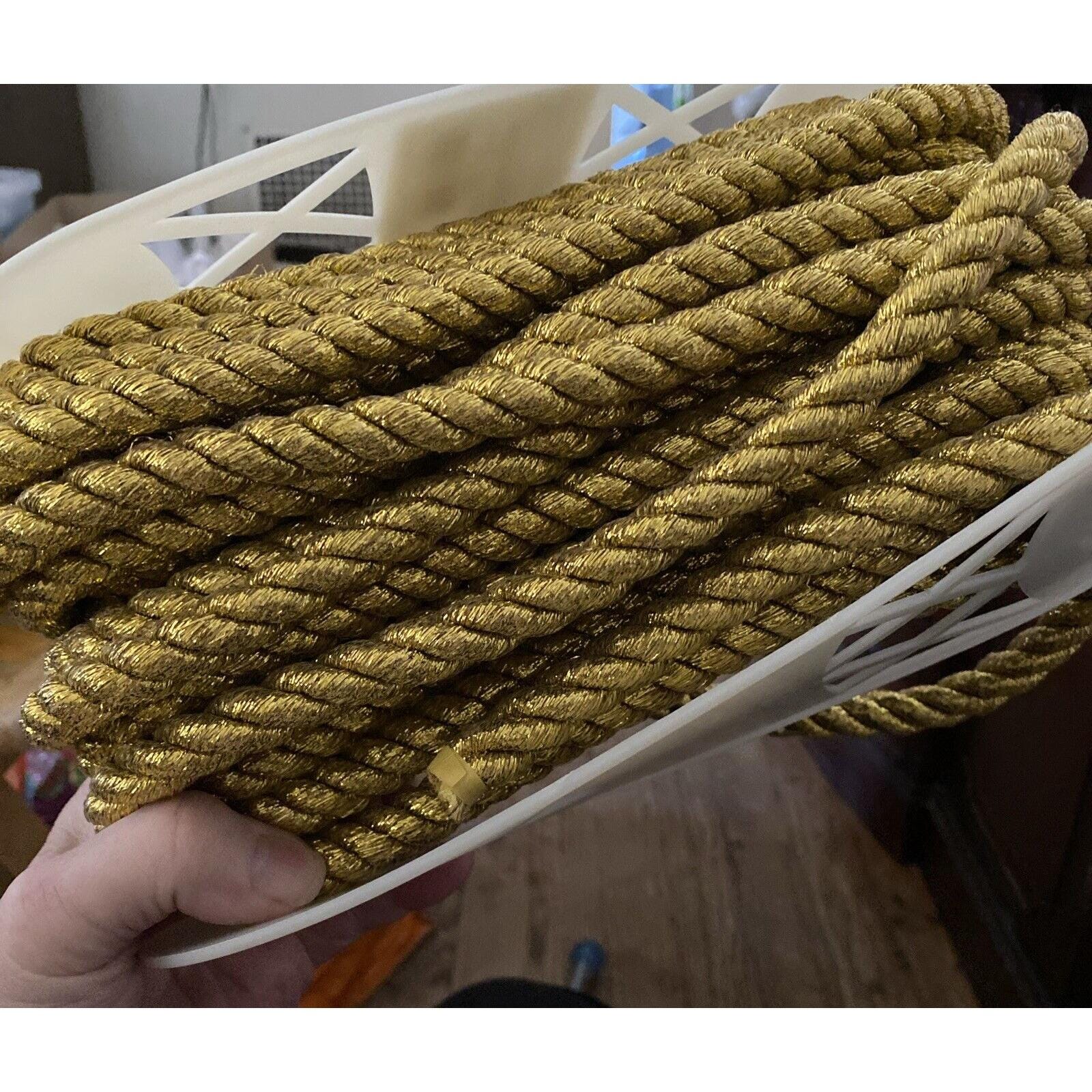 BY THE YARD Simplicity Jumbo Metallic Twisted Cord 1/2" Gold 186 8781-046