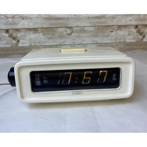 Sankyo 314SN Digitaluhr Vtg Retro Wecker Japan Weiß Beige