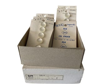 BGE Originales Boxed Pearlized Sweater Buttons Style 364 Line 18 Lot of 6 NOS