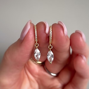 Boucles d'oreilles pendantes marquise, boucles d'oreilles pendantes fines zircones cubiques, créoles Huggie en or, boucles d'oreilles en cristal pour la mariée, cadeau de boucles d'oreilles de demoiselle d'honneur
