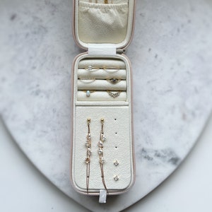 Small Travel Jewelry Case, Mini Jewelry Box, Bridesmaid Gift Box, Ring Box, Travel Bag for Accessories, Gym Bag Organizer