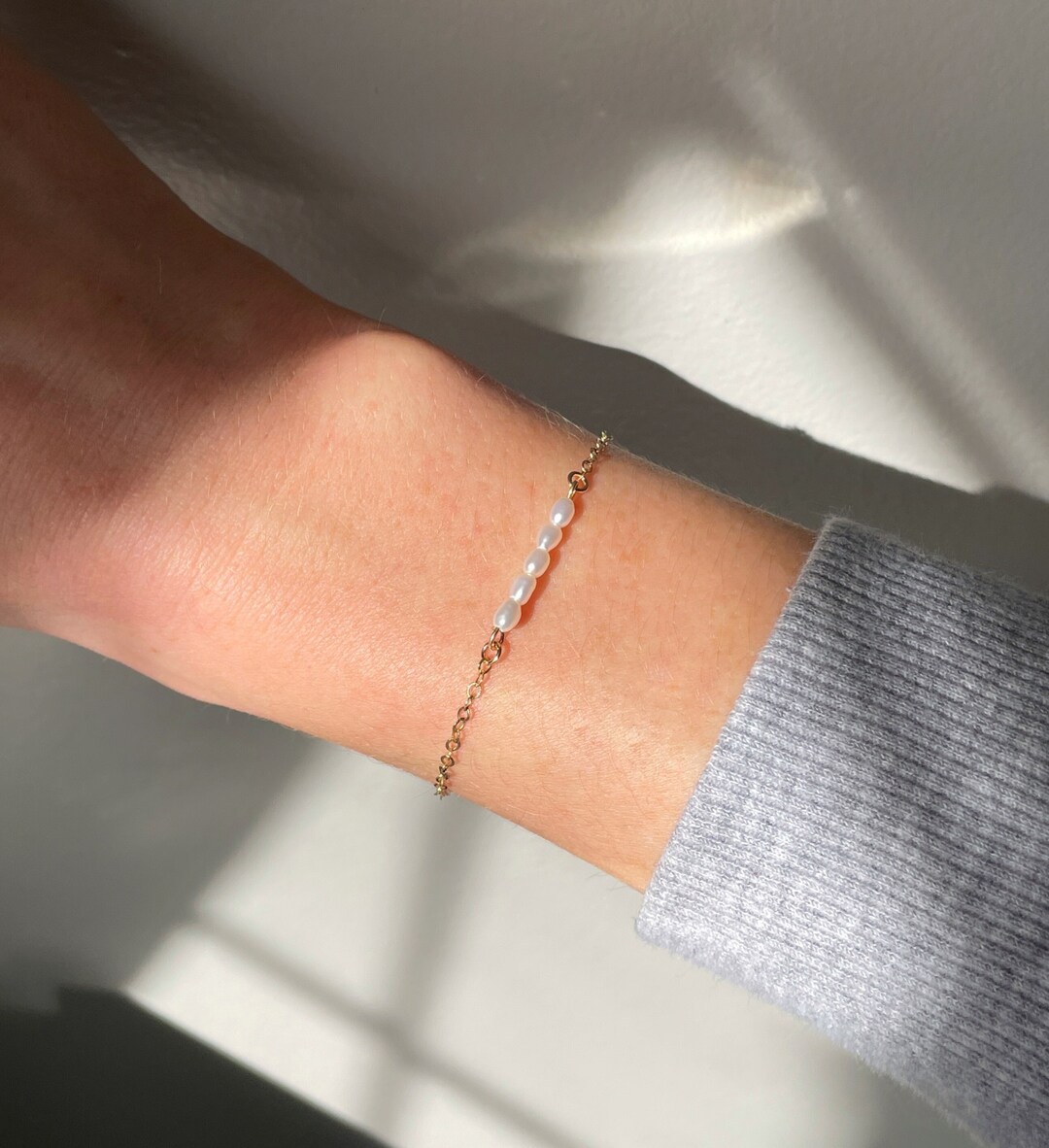 Pearl and Single Gold Bead Bracelet main image 1