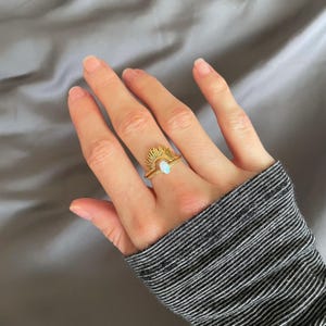 Anillo de sol dorado, anillo de rayos de sol para mujer, anillo apilable que no se deslustra, joyería impermeable, anillo de sol de oro rosa, anillo único y llamativo, PVD dorado