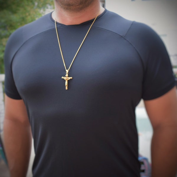 Mens Gold Cross Necklace, 18k Gold Pendant & Chain, Unisex Jewelry, Jesus on Cross, 3mm Curb Figaro Chain for him, Christian Jewelry