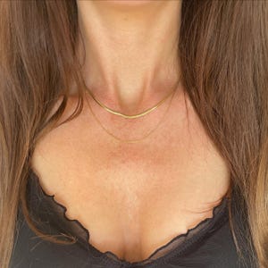 ヘリンボーンネックレス、2mmの薄さのヘリンボーンチェーン、ゴールドスネークチェーン、重ね付けネックレス、ゴールドPVD防水ネックレス、ハンドメイドジュエリー