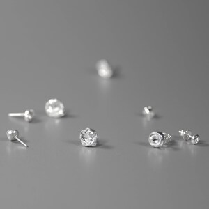 pendiente de tachuelas minimalista - pendiente de plata - regalo para ella - - joyería hecha a mano - joyería minimalista - joyería única